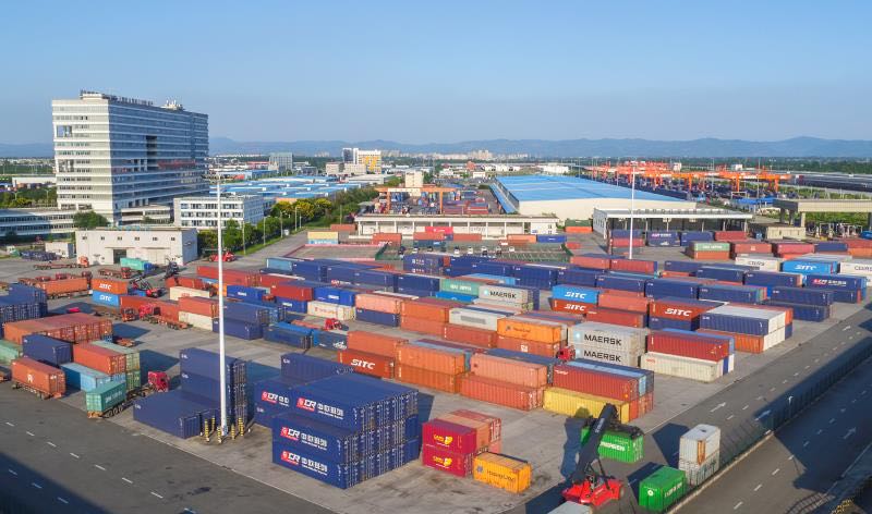 馳騁七年 這里出發的中歐班列跑出“加速度”——一座內陸港的進出口服務蝶變